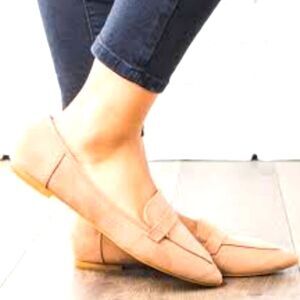 BRAND NEW RAZZMATAZZ  WOMEN"S SQUARE TOE FLAT SHOE